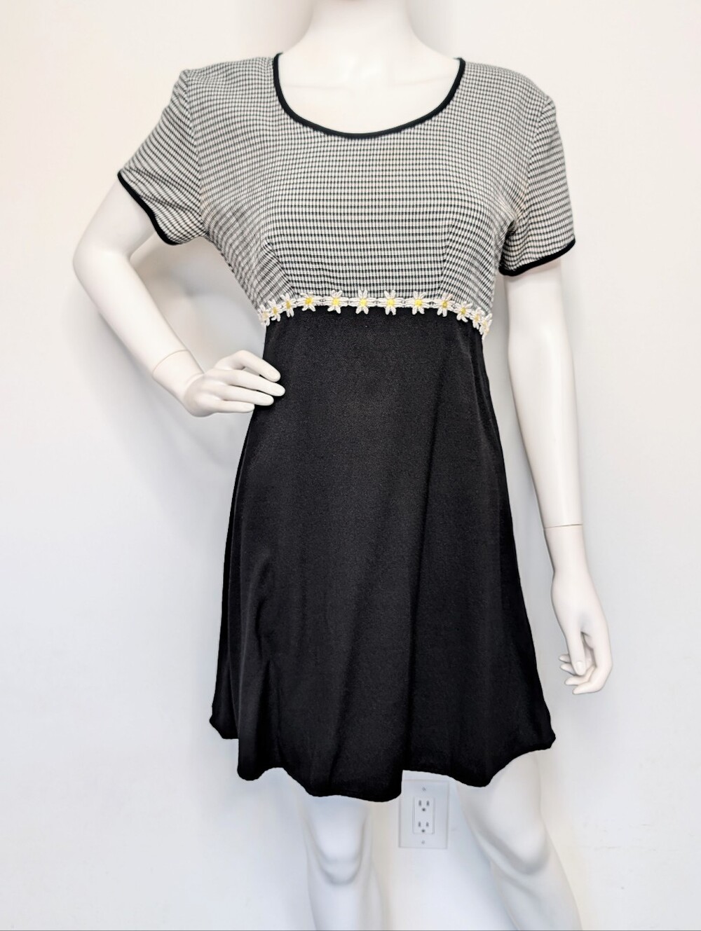 Vintage 90s Black & White Gingham Print Short Sleeve Mini Sun Dress Daisy Trim